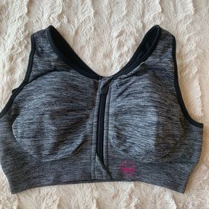 She fit bra size Luxe.